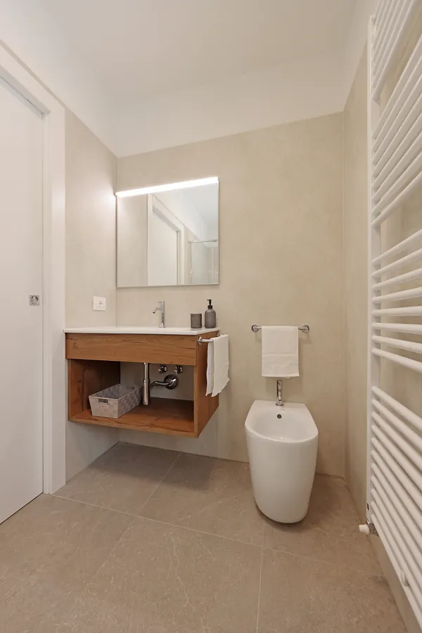 Lavabo e bidet nel bagno privato di Alkecè Gold